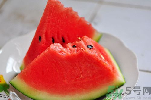 買西瓜為什么要拍?中國人買西瓜為什么喜歡敲敲 買西瓜為什么要拍?中國人買西瓜為什么喜歡敲敲