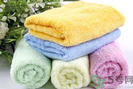 毛巾發(fā)黃是什么原因？毛巾發(fā)黃怎么辦？