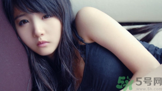 17歲女生每晚愛摸胸部正常嗎? 17歲女生每晚愛摸胸部正常嗎?