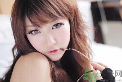 17歲女生每晚愛摸胸部正常嗎? 17歲女生每晚愛摸胸部正常嗎?