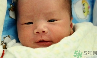 痱子粉可以治濕疹嗎?痱子粉能治濕疹嗎? 痱子粉可以治濕疹嗎?痱子粉能治濕疹嗎?