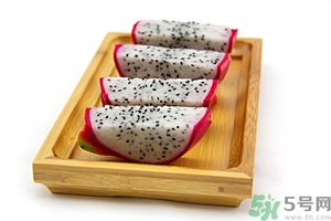 吃火龍果拉屎紅色像血水全是籽 吃完火龍果大便紅色尿是紅的 吃火龍果拉屎紅色像血水全是籽 吃完火龍果大便紅色尿是紅的