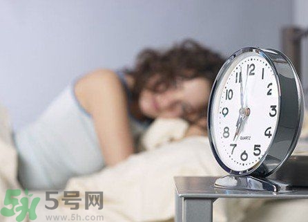 女人熬夜喝什么茶好?女人熬夜喝什么茶美容 女人熬夜喝什么茶好?女人熬夜喝什么茶美容