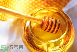 蜂蜜涂臉有什么好處?蜂蜜涂臉多長時間洗 蜂蜜涂臉有什么好處?蜂蜜涂臉多長時間洗