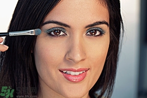 單眼皮怎么變雙眼皮了？單眼皮上面有一條線