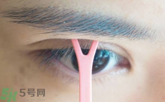 單眼皮怎么變雙眼皮了？單眼皮上面有一條線