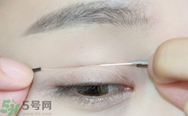 單眼皮怎么變雙眼皮了？單眼皮上面有一條線