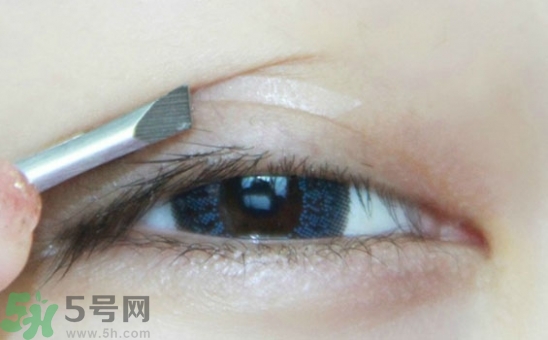 單眼皮怎么變雙眼皮了？單眼皮上面有一條線