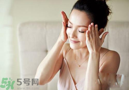 肌底液和精華液有什么區(qū)別？肌底液和精華液的區(qū)別