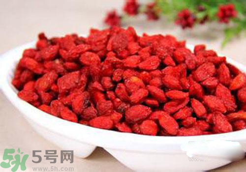 枸杞放久了變濕了可以吃嗎？枸杞放久了變黏了可以吃嗎？