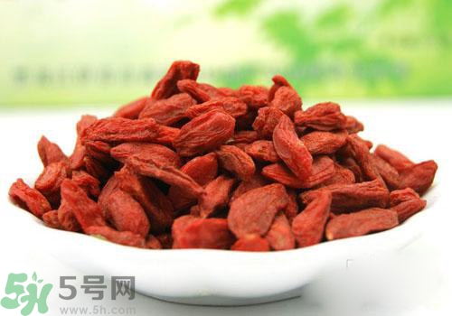 枸杞放久了變濕了可以吃嗎？枸杞放久了變黏了可以吃嗎？