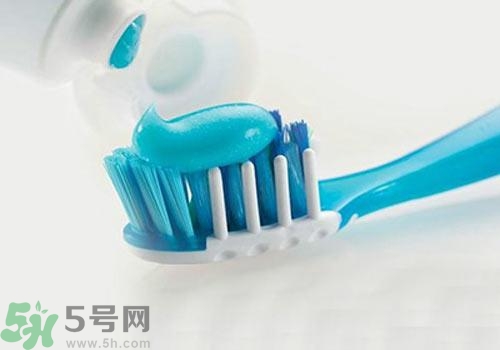 牙膏含氟好不好？牙膏含氟好還是不含氟好？