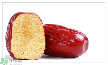 紅棗上面有一層白的是什么東西?紅棗上面有一層白色粉末能吃嗎 紅棗上面有一層白的是什么東西?紅棗上面有一層白色粉末能吃嗎