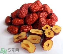 紅棗上面有一層白的是什么東西?紅棗上面有一層白色粉末能吃嗎 紅棗上面有一層白的是什么東西?紅棗上面有一層白色粉末能吃嗎