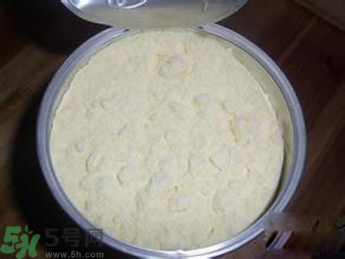 奶粉結(jié)塊是怎么回事？奶粉結(jié)塊可以吃嗎？
