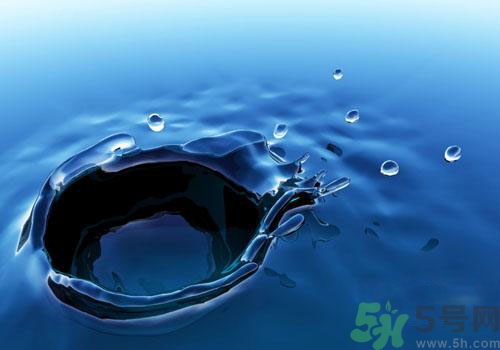 純凈水的保質期是多久？純凈水過期了還能喝嗎？