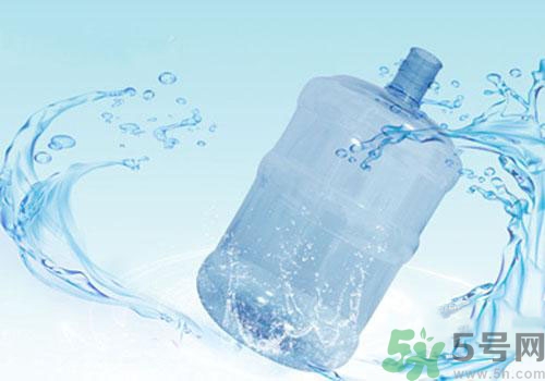 純凈水的保質期是多久？純凈水過期了還能喝嗎？