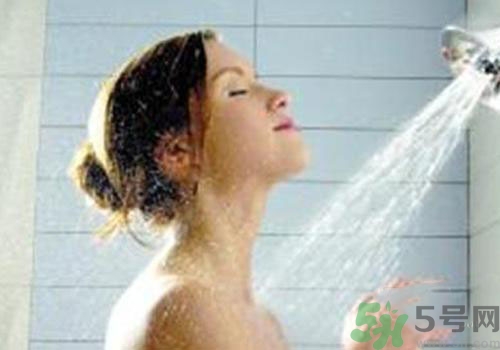 夏天洗澡水溫多少合適？夏天洗澡水溫多少比較好？