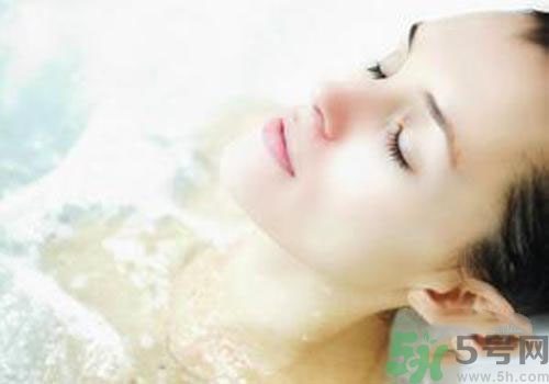 夏天洗澡水溫多少合適？夏天洗澡水溫多少比較好？