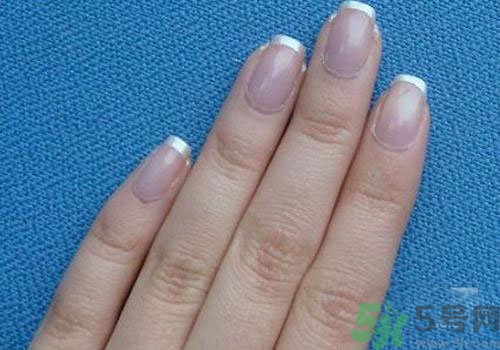 指甲發(fā)紫是什么原因？指甲發(fā)紫是怎么回事？