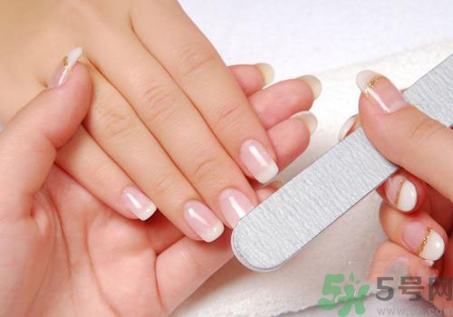 指甲分層是怎么回事？指甲分層怎么辦？