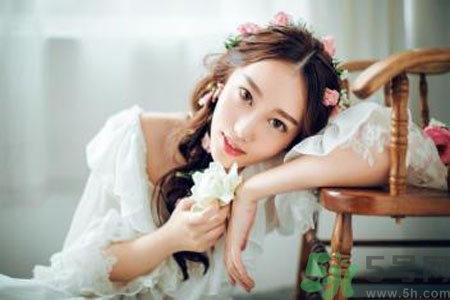 額頭上的痘痘一直好不了是什么原因？額頭上的痘痘一直好不了怎么辦？