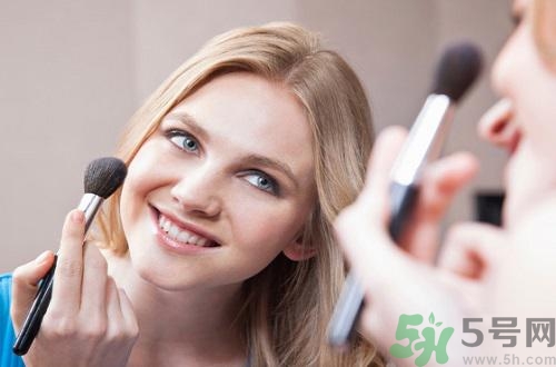 夏天出汗脫妝怎么辦？夏天出汗脫妝補救方法