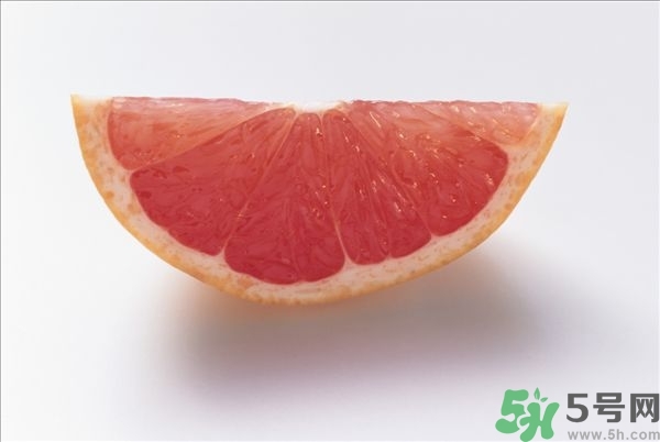 柚子的瓤是紅色正常嗎？柚子里面是紅色的能吃嗎？