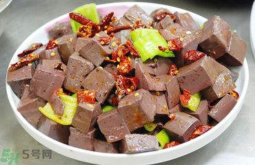 吃豬血拉大便是黑色的是怎么回事？吃豬血拉大便是黑色是在排毒嗎？