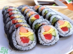 紫菜包飯?jiān)趺醋?紫菜包飯的做法大全 紫菜包飯?jiān)趺醋?紫菜包飯的做法大全