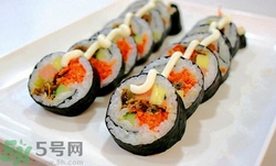 紫菜包飯?jiān)趺醋?紫菜包飯的做法大全 紫菜包飯?jiān)趺醋?紫菜包飯的做法大全