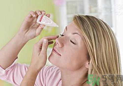 用眼藥水眼睛發(fā)紅是怎么回事？用完眼藥水眼睛有紅血絲怎么辦？