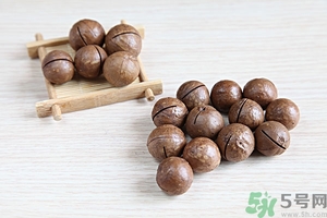 夏威夷果發(fā)黃好不好？夏威夷果這么硬怎么吃？