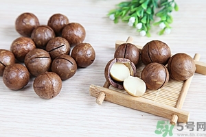 夏威夷果發(fā)黃好不好？夏威夷果這么硬怎么吃？