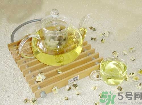 喝菊花茶對肝有好處嗎?喝菊花茶有什么好處 喝菊花茶對肝有好處嗎?喝菊花茶有什么好處