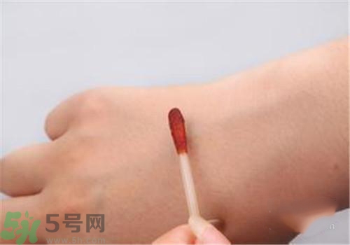 皮膚破皮可以涂碘伏嗎？碘伏可以涂在傷口上嗎？