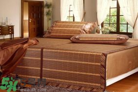 夏天睡涼席好嗎？夏天睡涼席好不好？