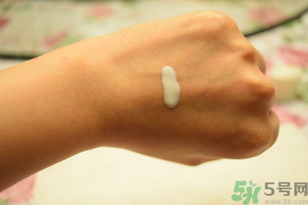 安耐曬和碧柔哪個(gè)好？安耐曬防曬霜和碧柔防曬霜哪個(gè)好？