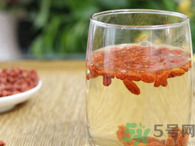 枸杞可以泡酒喝嗎?枸杞泡酒的功效作用 枸杞可以泡酒喝嗎?枸杞泡酒的功效作用