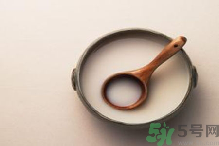 米酒變黃了是什么原因？米酒變黃了還能吃嗎？