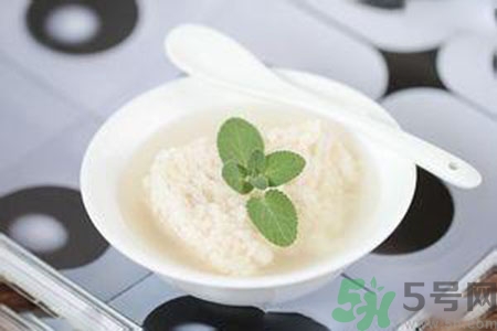 米酒長(zhǎng)白毛是什么原因？米酒長(zhǎng)白毛還能吃嗎？