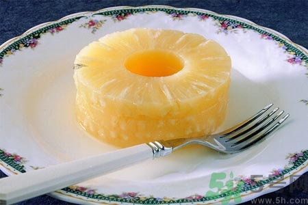 菠蘿為什么要用鹽水泡？吃菠蘿用不用泡鹽水？