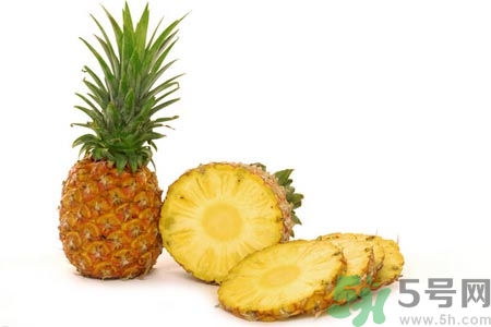 菠蘿為什么要用鹽水泡？吃菠蘿用不用泡鹽水？