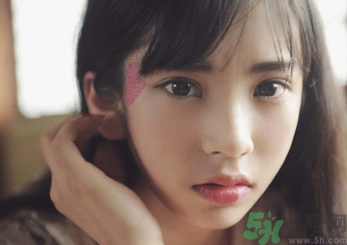 天熱起痘痘怎么回事?天熱長痘痘怎么辦 天熱起痘痘怎么回事?天熱長痘痘怎么辦