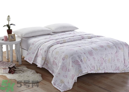 夏天蓋什么被子涼快?夏天蓋什么被子好 夏天蓋什么被子涼快?夏天蓋什么被子好