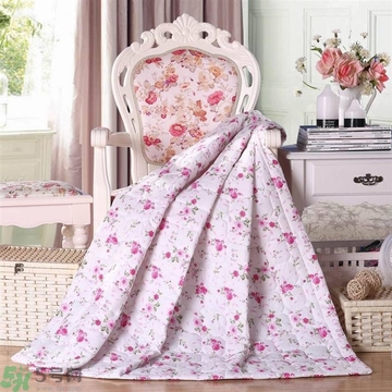 夏天蓋什么被子涼快?夏天蓋什么被子好 夏天蓋什么被子涼快?夏天蓋什么被子好