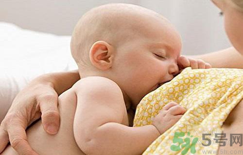 寶寶吃慣了奶瓶不吃母乳怎么辦？喂奶的正確方法