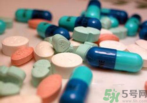 藿香正氣水和感冒藥能一起吃嗎？藿香正氣水不能和什么一起吃？