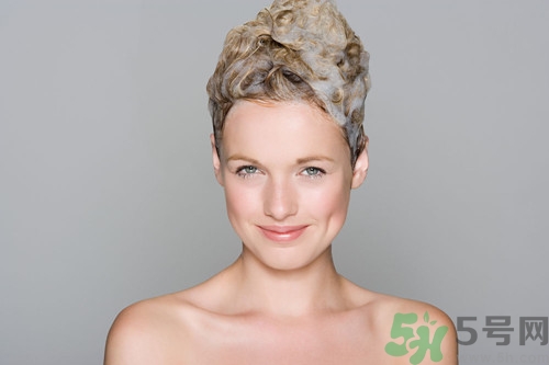 冷水洗頭會掉頭發(fā)嗎?冷水洗頭會怎么樣? 冷水洗頭會掉頭發(fā)嗎?冷水洗頭會怎么樣?