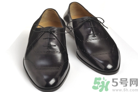 皮鞋發(fā)霉怎么處理？皮鞋發(fā)霉怎么清洗？